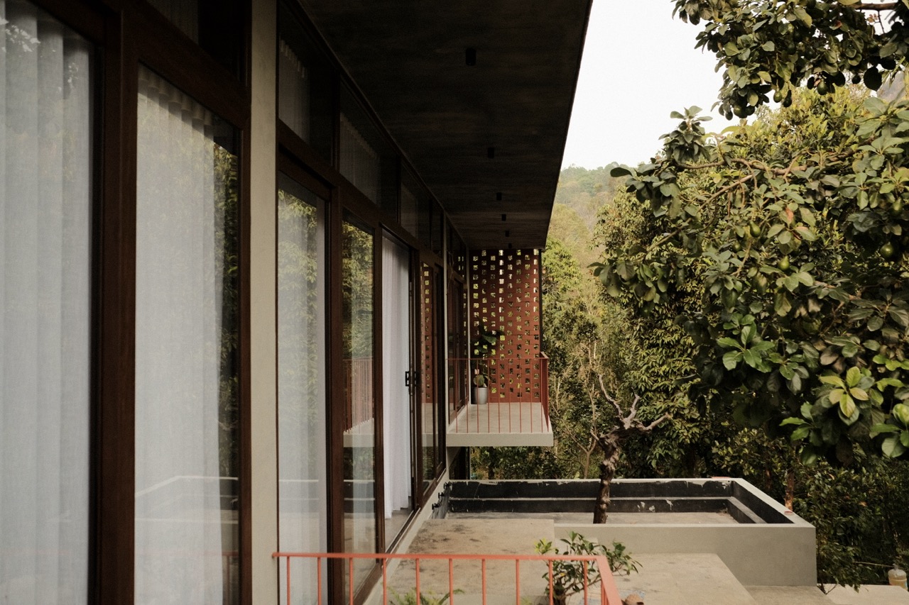 The verandah running the length of the house, opening onto the plantation
